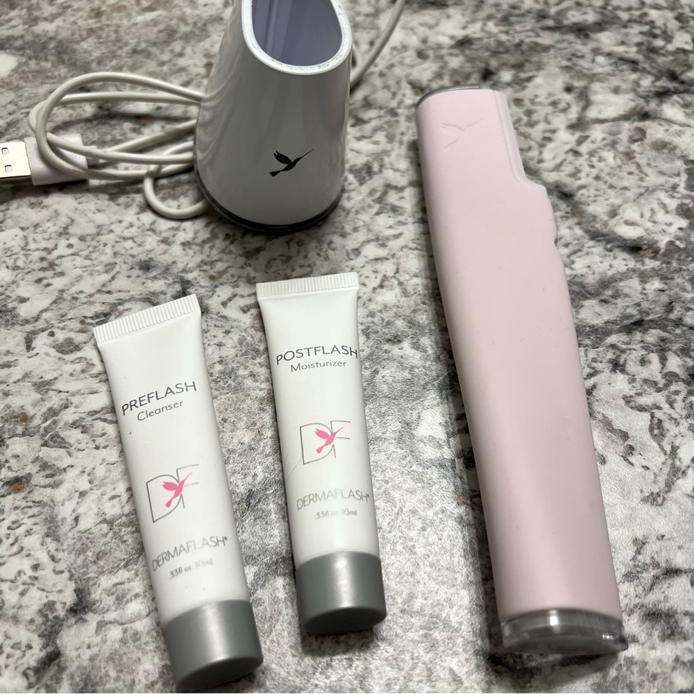 FLASH SALE 🎉 DermaFlash Microdermabrasion Tool